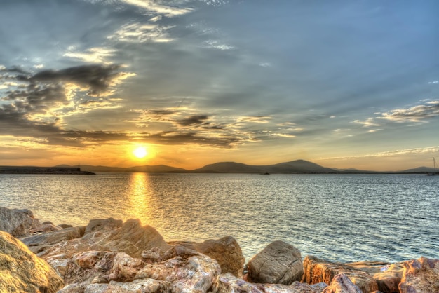 Colorido atardecer en Alghero en tono hdr