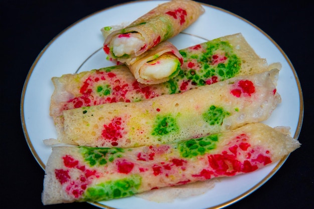 Colorido Bengali Patishapta Pitha em fundo preto