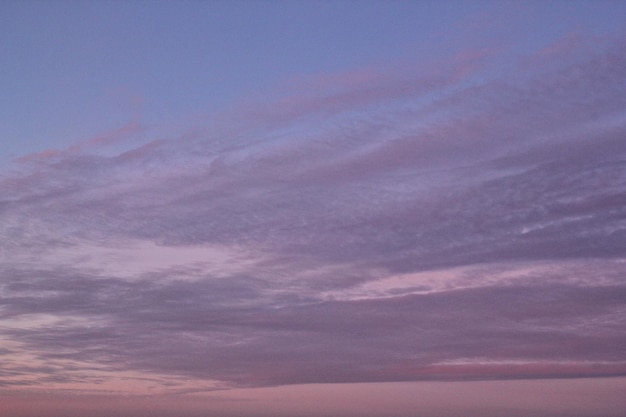 Colorido crepúsculo nublado hermoso cielo paisaje urbano puesta de sol y mañana amanecer Noche dramática noche