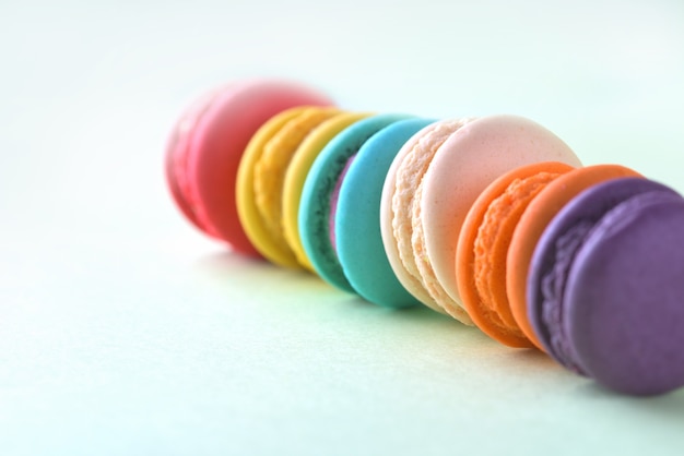 Foto colorido macarons ou macaroons sobremesa doce bonito para comer