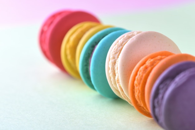 Colorido macarons ou macaroons sobremesa doce bonito para comer