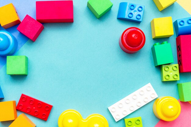Colorido niño niños educación juguetes patrón. Concepto de infancia infantil infancia bebés.