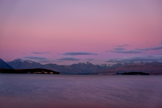 Colorido paisaje de ensueño del lago Tekapo al atardecer Nueva Zelanda
