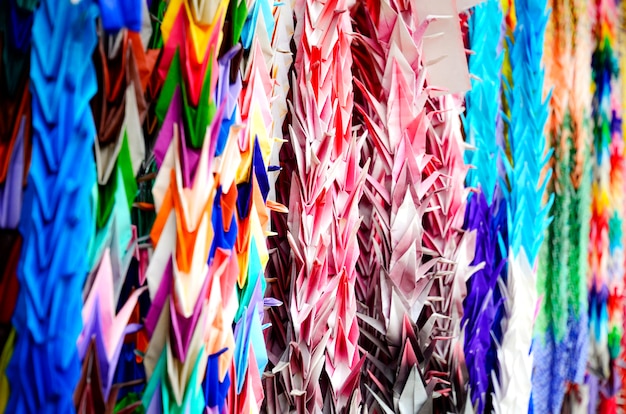 Colorido Senba-zuru, Origami de Orizuru o papel de grulla.