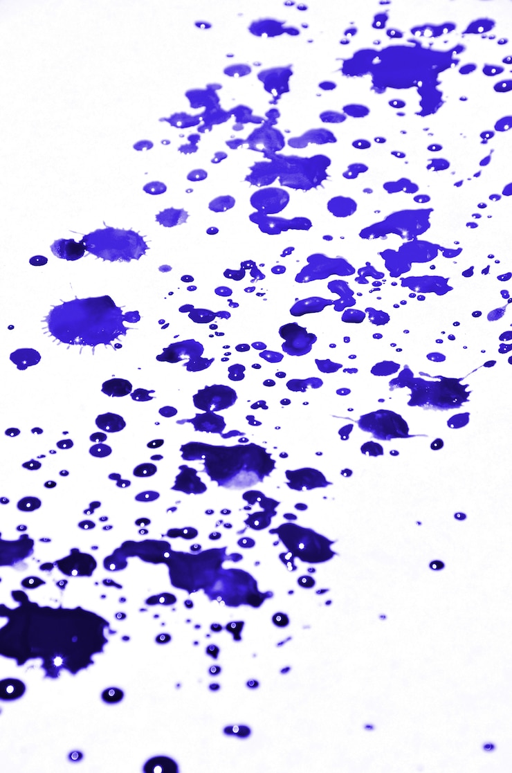 Foto colorido violeta acuarela pincel mojado pintura líquido
