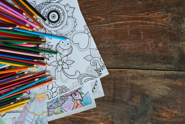 Foto colorir para adultos e lápis de cor