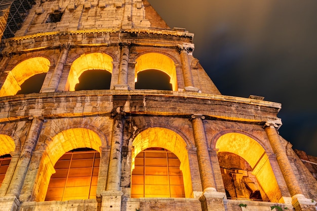 Colosseum Coliseum à noite em Roma