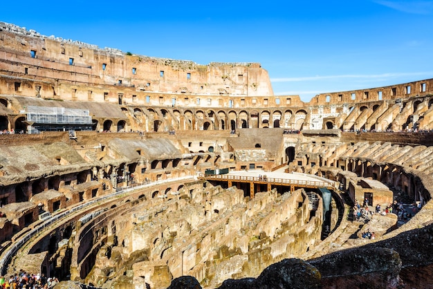 Colosseum dentro de Roma Itália