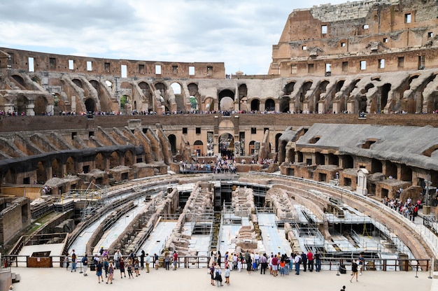 Colosseum-Innenansicht, Innen. Antike römische Gladiatorarena. Italien, Rom.