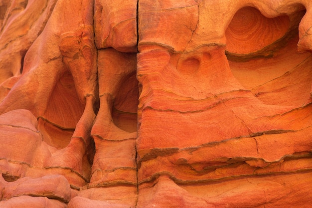 Coloured Canyon es una formación rocosa en la península del sur de Sinaí (Egipto). Rocas del desierto de fondo de piedra arenisca multicolor.