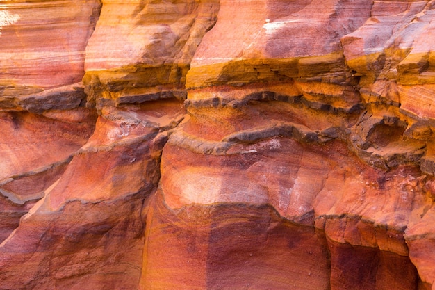 Coloured Canyon ist eine Felsformation auf der Halbinsel Süd-Sinai (Ägypten). Wüstenfelsen aus mehrfarbigem Sandsteinhintergrund.