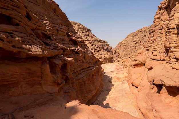 Coloured Canyon ist eine Felsformation auf der Halbinsel Südsinai Ägypten Wüstenfelsen aus buntem Sandsteinhintergrund