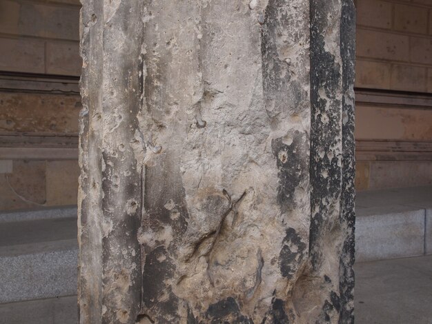 Foto columna bombardeada en berlín.