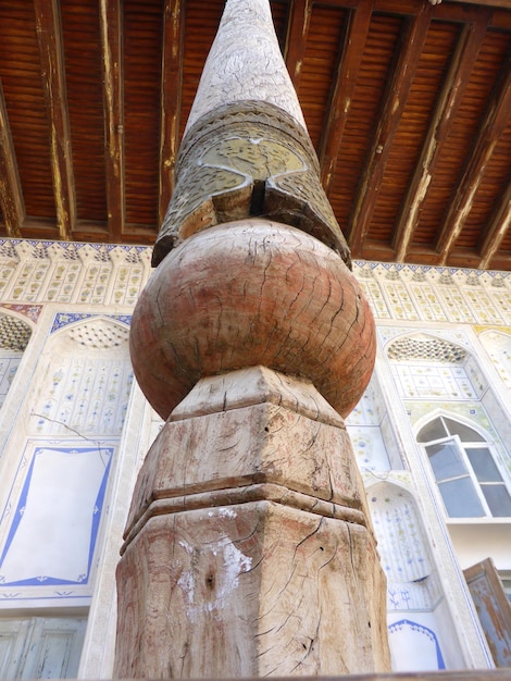 Columna de madera tallada en Bukhara