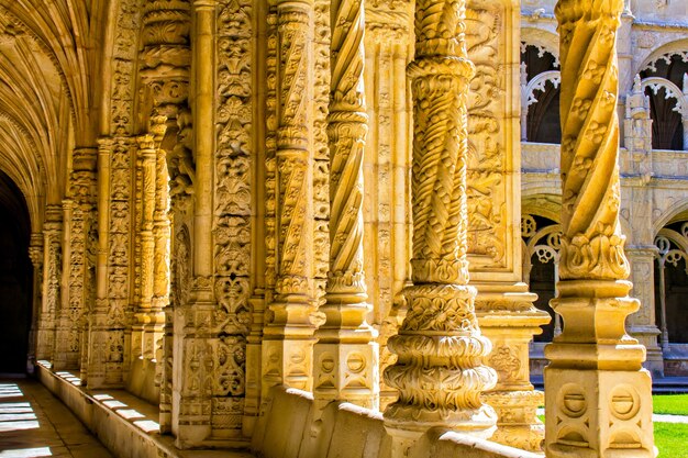 Foto columnas dentro del monasterio de los jerónimos