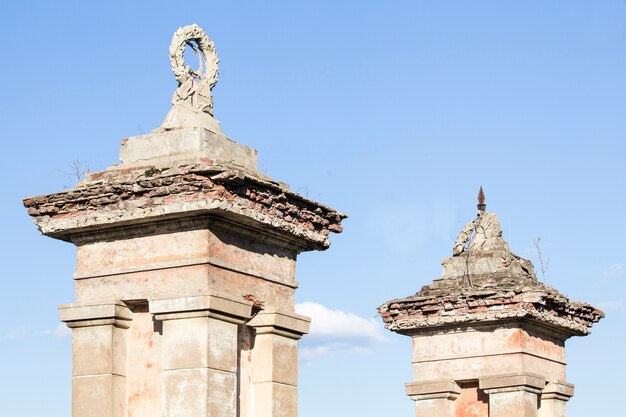 Columnas de ladrillo viejo