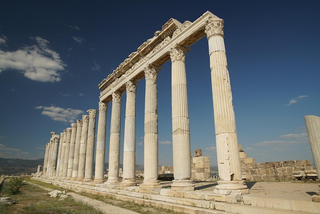 Columnas en Laodicea en la ciudad antigua de Lycus en Denizli Turkiye