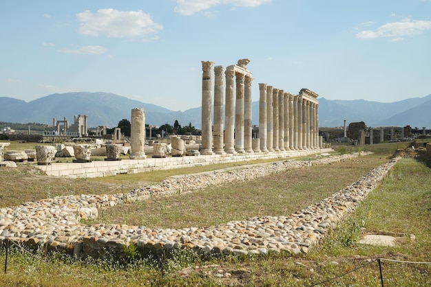 Columnas en Laodicea en la ciudad antigua de Lycus en Denizli Turkiye