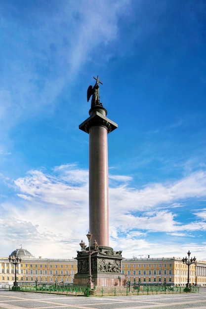 Coluna de Alexandre na Praça do palácio em São Petersburgo. Rússia