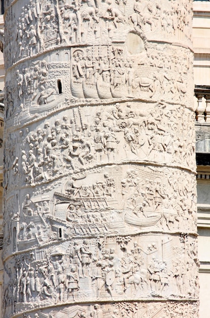 Coluna Piazza Venezia de Trajano em Roma Itália