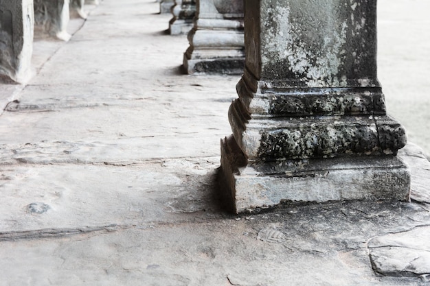 Colunas antigas em Angkor Wat