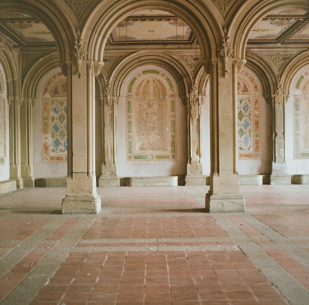 Foto colunas arquitetônicas em bethesda terrace e fonte em central park