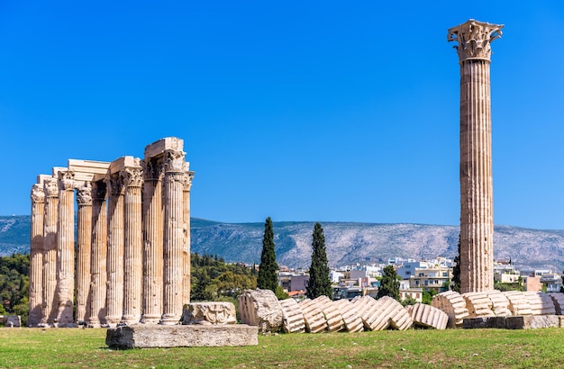 Colunas caídas do Templo de Zeus Olímpico Atenas Grécia