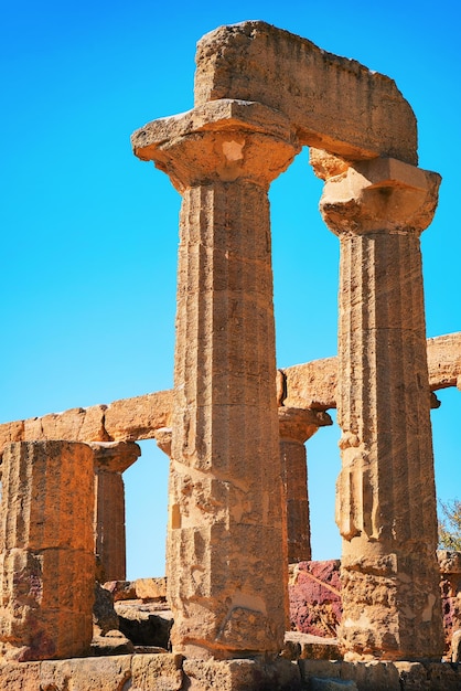 Colunas do Templo de Juno no Vale dos Templos em Agrigento, Sicília, Itália