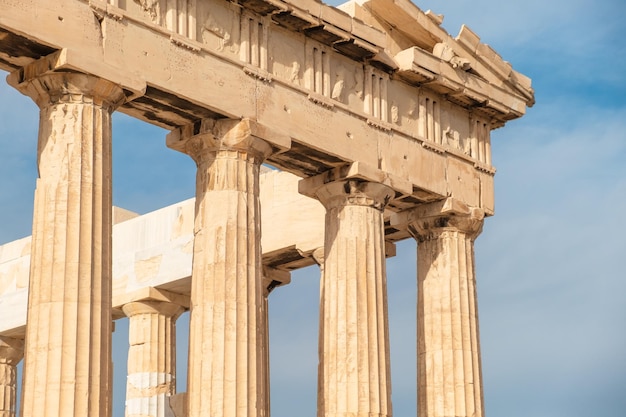 Colunas do templo do Partenão na acrópole em Atenas, Grécia, destino de viagem popular