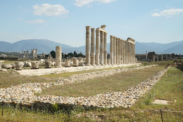 Colunas em Laodicéia na cidade antiga de Lycus em Denizli Turkiye