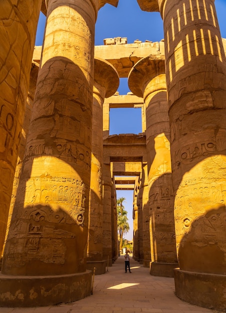 Colunas gigantes do templo de Karnak o grande santuário de Amun Egito