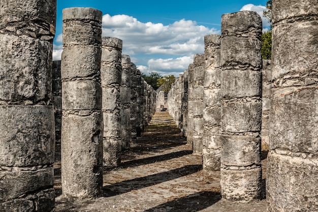 Colunas no templo dos mil guerreiros