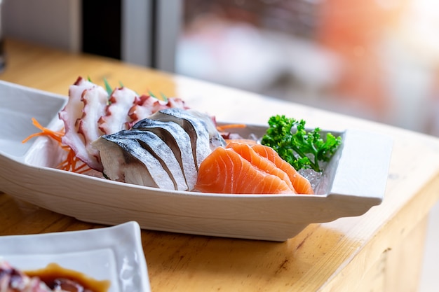 Combinação de sashimi fresco do Japão asiático