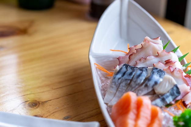 Combinação de sashimi fresco do japão asiático