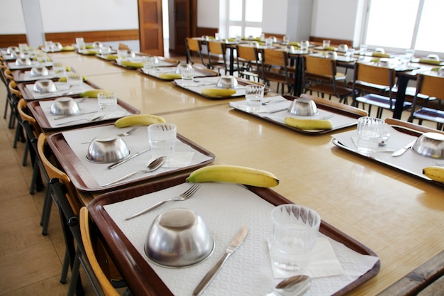 Comedor escolar vacío