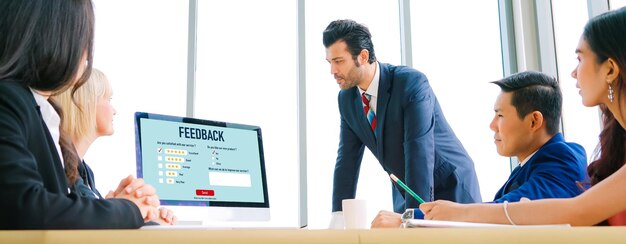 Comentarios de los clientes y análisis de reseñas mediante software informático moderno.