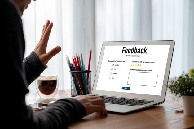 Comentarios de los clientes y análisis de reseñas mediante software informático moderno.