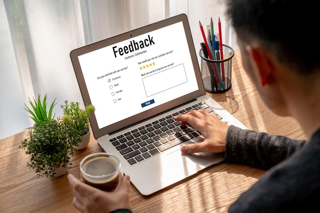 Comentarios de los clientes y análisis de reseñas mediante software informático moderno.