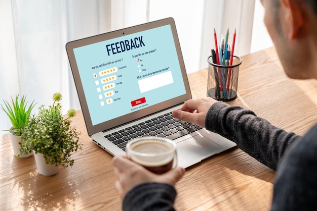 Comentarios de los clientes y análisis de reseñas mediante software informático moderno.