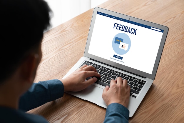 Comentarios de los clientes y análisis de reseñas mediante software informático moderno.