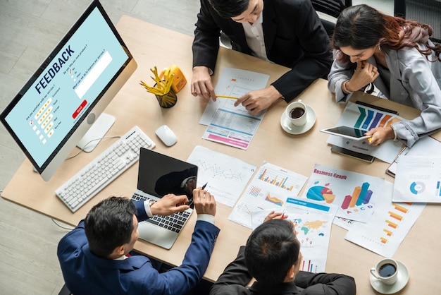 Comentarios de los clientes y análisis de reseñas mediante software informático moderno.