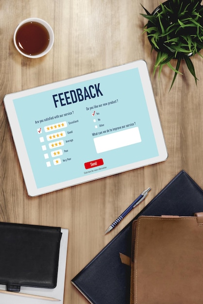 Comentarios de los clientes y análisis de reseñas mediante software informático moderno.