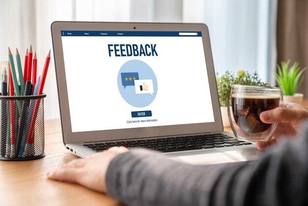 Comentarios de los clientes y análisis de reseñas mediante software informático moderno.