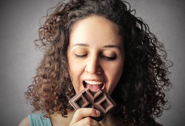 Foto comer chocolate é divertido