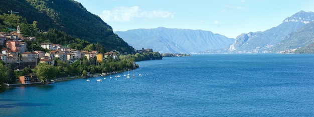 Comer See (Italien) Sommeransicht vom Ufer