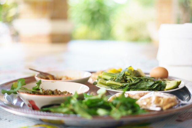 Comer tradición del norte de comida tailandesa