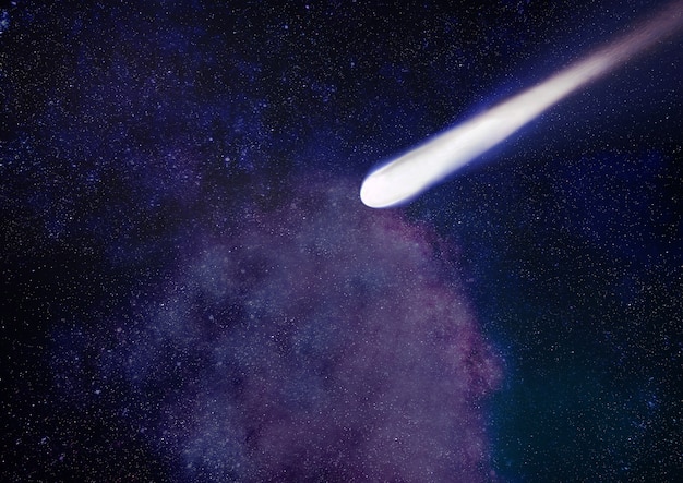 Un cometa con su cola vuela al suelo