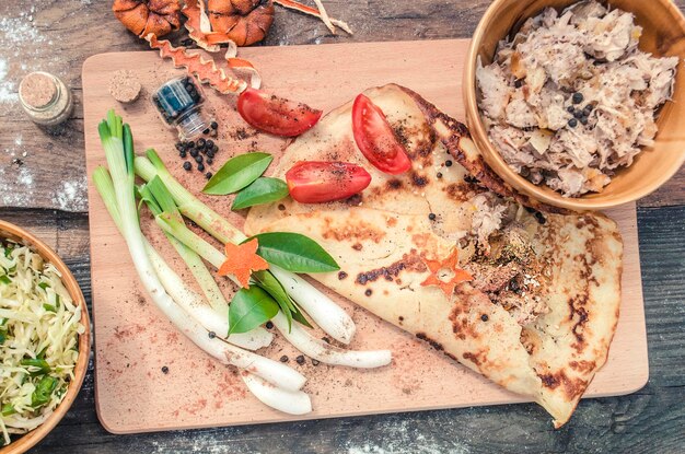 Comida abundante para el desayuno Panqueques con carne picada