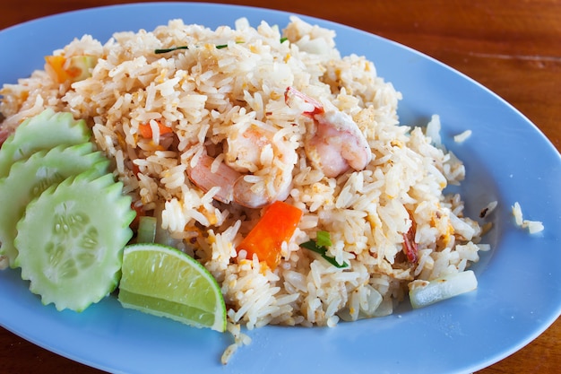 Foto comida asiática, camarones, arroz frito, tailandia