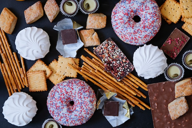 Comida de azúcar poco saludable. Los productos causan diabetes